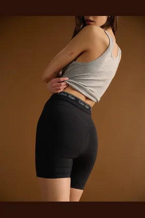 Calvin Klein Pantalones cortos negros moldeadores de talle alto sin costuras Shapewear de