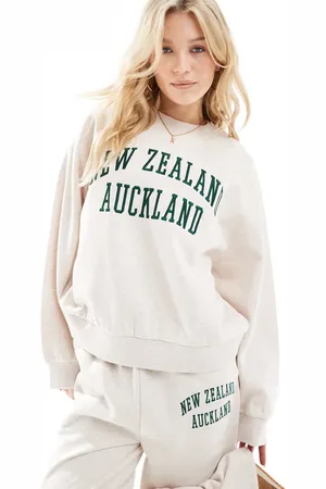 ASOS Sudadera color avena jaspeado con diseño gráfico "Auckland" bordado de -Marrón