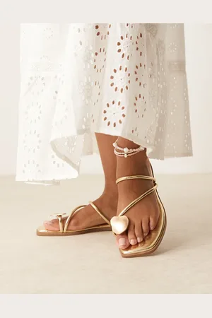 Glamorous Sandalias doradas planas con tira de dedo de