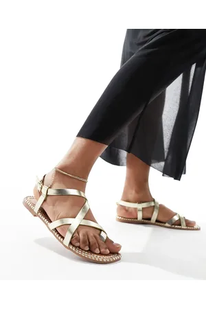 South Beach Sandalias doradas con diseño de tiras y detalle de punto de festón de