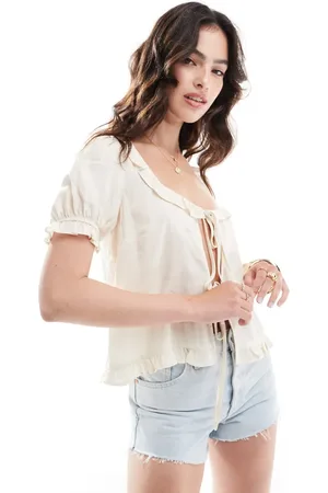 ASOS Blusa blanca con cuello ancho y volantes de tejido efecto lino de