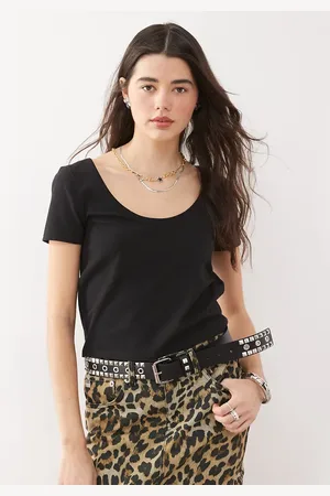 COLLUSION Camiseta negra con cuello ancho de