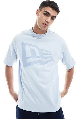 New Era Camiseta extragrande con logo de bandera de