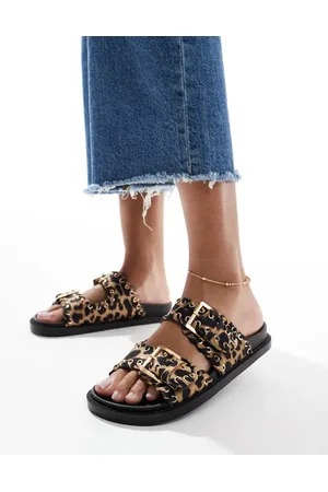 SEQWL Sandalias con estampado de y correas con hebillas y tachuelas de -Multicolor