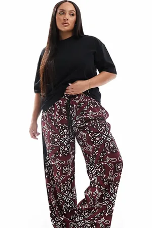 ASOS Pantalones rojo cereza oscuro sin cierres con panel en contraste y estampado de bandana de Curve