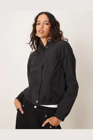 JDY Chaqueta negra con capucha de