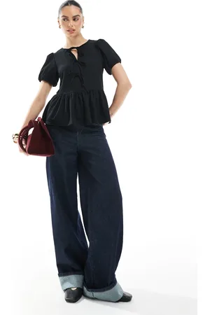 New Look Top con sobrefalda y lazada delantera de