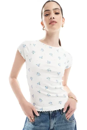 New Look Camiseta blanca con estampado de florecitas y ribetes remallados de -Blanco