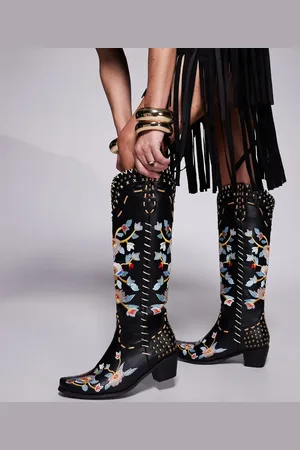 AZALEA WANG Botas negras de estilo wéstern con bordado floral Phineas de Azaela Wang