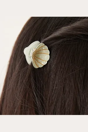 DesignB London Pinza para el cabello pequeña verde en forma de concha de