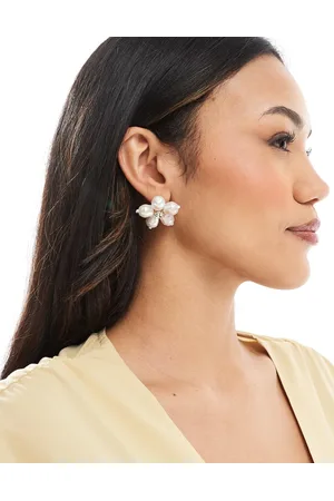 Accessorize Pendientes de botón blancos llamativos con diseño floral de perlas de