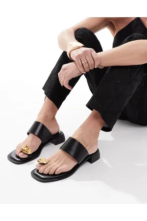 ASOS Sandalias de dedo negras estilo mules con detalle metálico efecto golpeado Finesse de -Negro