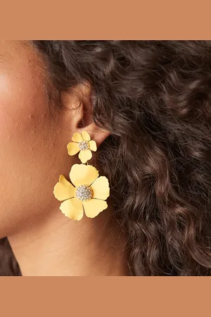 DesignB London Pendientes largos amarillos llamativos con diseño floral de