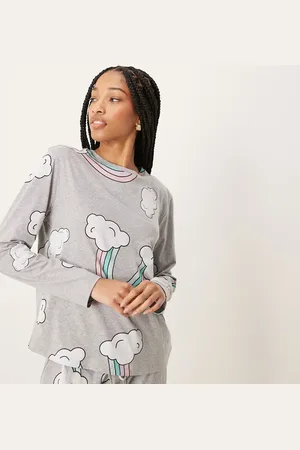 ASOS Pijama de pantalones y top de manga larga con estampado de arcoíris de ASOS DESIGN Tall