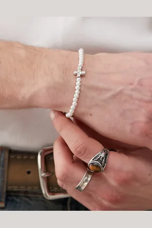 FADED FUTURE Pulsera plateada con perlas y charm de cruz de