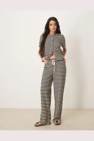 VILA Pantalones a y color crema de pernera ancha de punto texturizado de (parte de un conjunto)-Negro