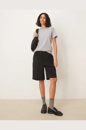 AWARE Pantalones cortos de sastre negros con pinzas delanteras de