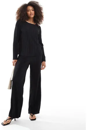 Pieces® Pantalones negros plisados de pernera ancha de (parte de un conjunto)