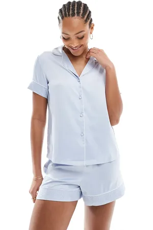 Chelsea Peers Pijama de dama de honor de camisa de manga corta con solapas y pantalones cortos de satén de