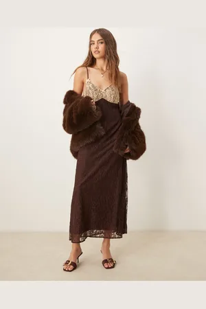 Miss Selfridge Vestido lencero largo chocolate con encaje en contraste de
