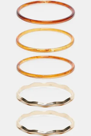 ASOS Pack de 5 pulseras multicolores rígidas sin cierres con diseños variados de metal y efecto carey de