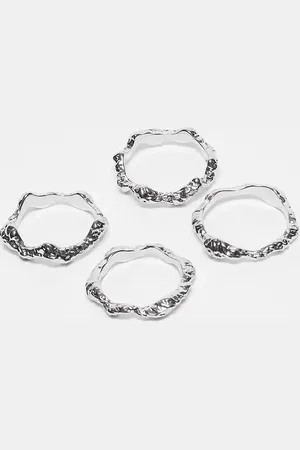 ASOS Pack de 4 anillos plateados apilables con diseño repujado de