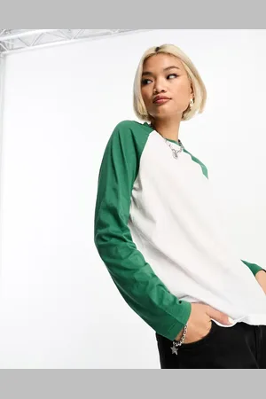 Noisy May Camiseta blanca y verde bosque de estilo universitario de