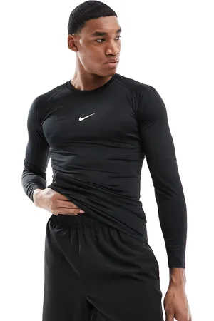 Nike Camiseta negra ajustada de manga larga de Nike Pro Training