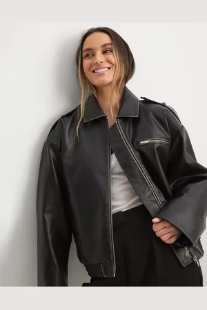NA-KD Chaqueta bomber negra de cuero sintético efecto lavado de