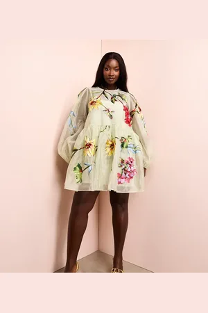 ASOS Vestido corto amplio y extragrande con bordado floral de organza de Curve