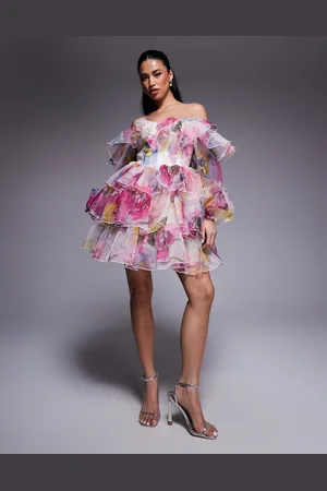 ASOS Vestido corto escalonado con estampado floral difuminado y escote Bardot de organza de -Multicolor