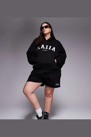 Kaiia Pantalones cortos de chándal negros con logo bordado de Plus (parte de un conjunto)