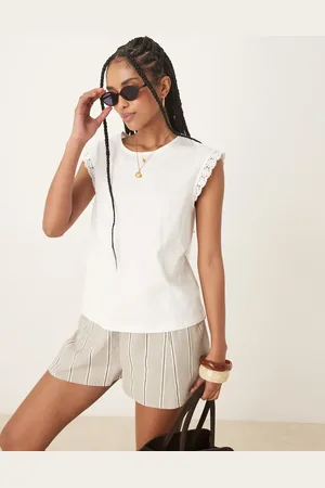 JDY Camiseta blanca con mangas de casquillo y ribetes de croché de