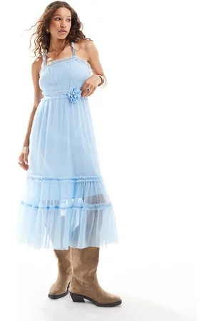 Reclaimed Vestido largo empolvado con detalle floral en el cuello y el cinturón de tul de
