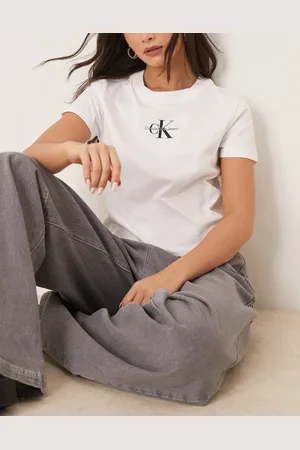 Calvin Klein Camiseta blanca con diseño encogido y logo de monograma de -Blanco