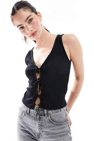 New Look Top de tirantes con lazadas delanteras de punto liso de