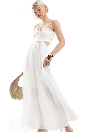 The Frolic Vestido largo blanco escalonado con espalda descubierta, lazada delantera y ribetes de volantes exclusivo de