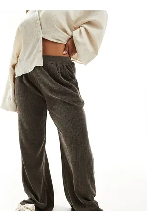 ASOS Pantalones marrón de pernera ancha de tejido texturizado de ASOS DESIGN Curve