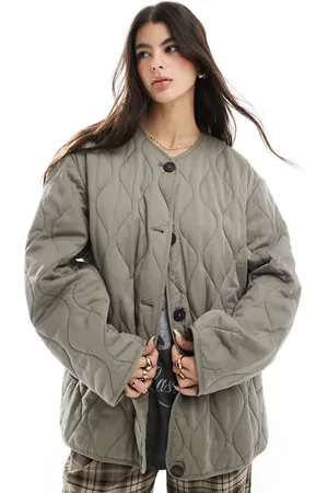 ASOS Chaqueta guateada sin solapas con bajo irregular de -Verde