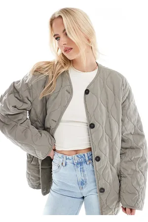 ASOS Chaqueta guateada sin solapas con bajo irregular de ASOS DESIGN Tall-Sin color