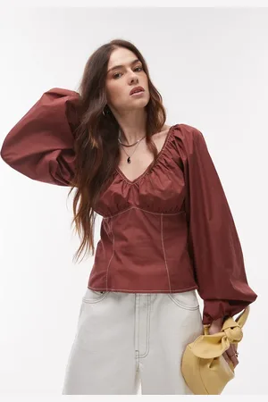 Topshop Top marrón con mangas globo, cuello fruncido y detalles sobrehilados de