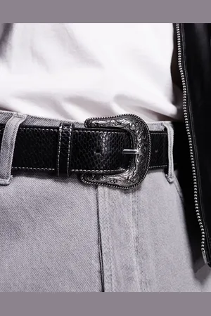 ASOS Cinturón efecto piel de serpiente de estilo wéstern con detalle de pespuntes en contraste de cuero sintético de