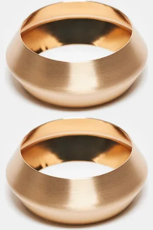 ASOS Pack de 2 pulseras doradas rígidas sin cierres con acabado cepillado de