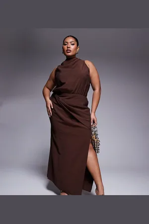 ASOS Vestido largo marrón oscuro cruzado con cuello alto de ASOS DESIGN Curve