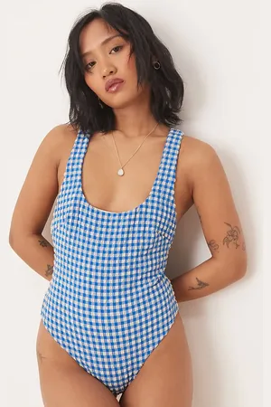 ASOS Bañador azul a cuadros vichy con cuello ancho y detalle de lazo grande en la espalda de sirsaca de ASOS DESIGN Petite