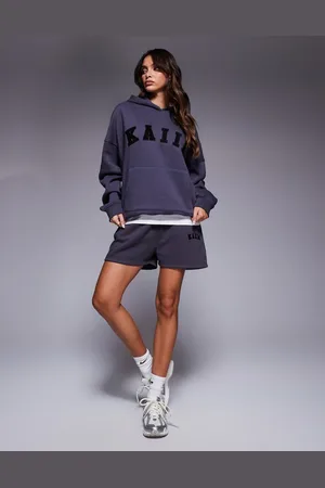 Kaiia Pantalones cortos de chándal gris oscuro con logo bordado de (parte de un conjunto)