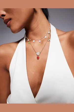 Aldo Collar dorado con charm de fresa y margarita Veryberry de