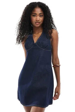 ASOS Vestido vaquero con cuello halter y pliegues de -Azul marino