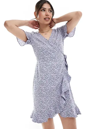 ONLY Vestido corto lila cruzado con volantes y estampado de florecitas de -Morado