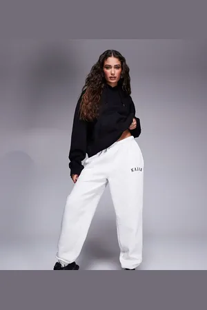 Kaiia Joggers claro jaspeado con bajos ajustados y logo bordado de Petite